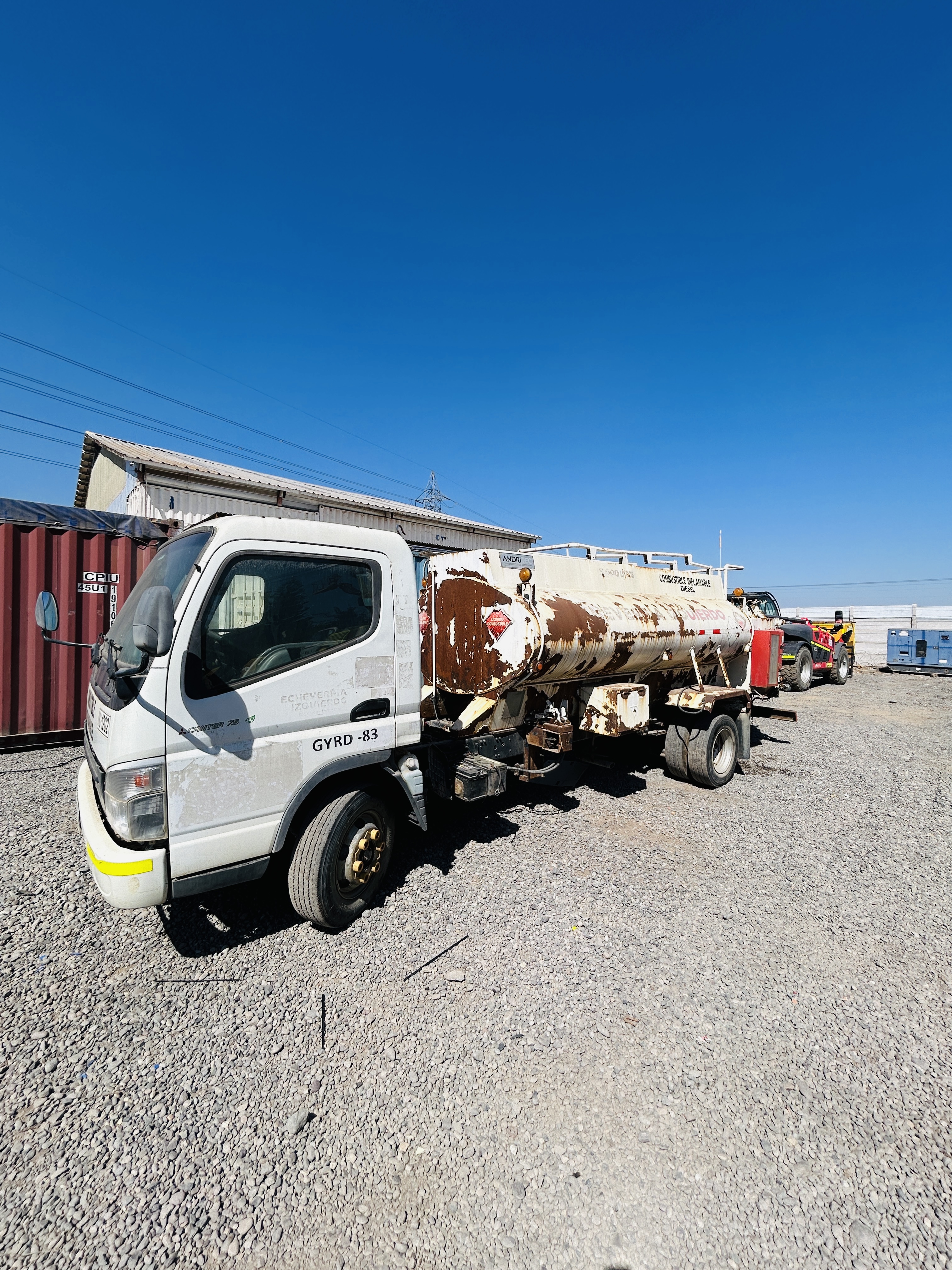 Mitsubishi Fuso Canter 915 Combustible 2015